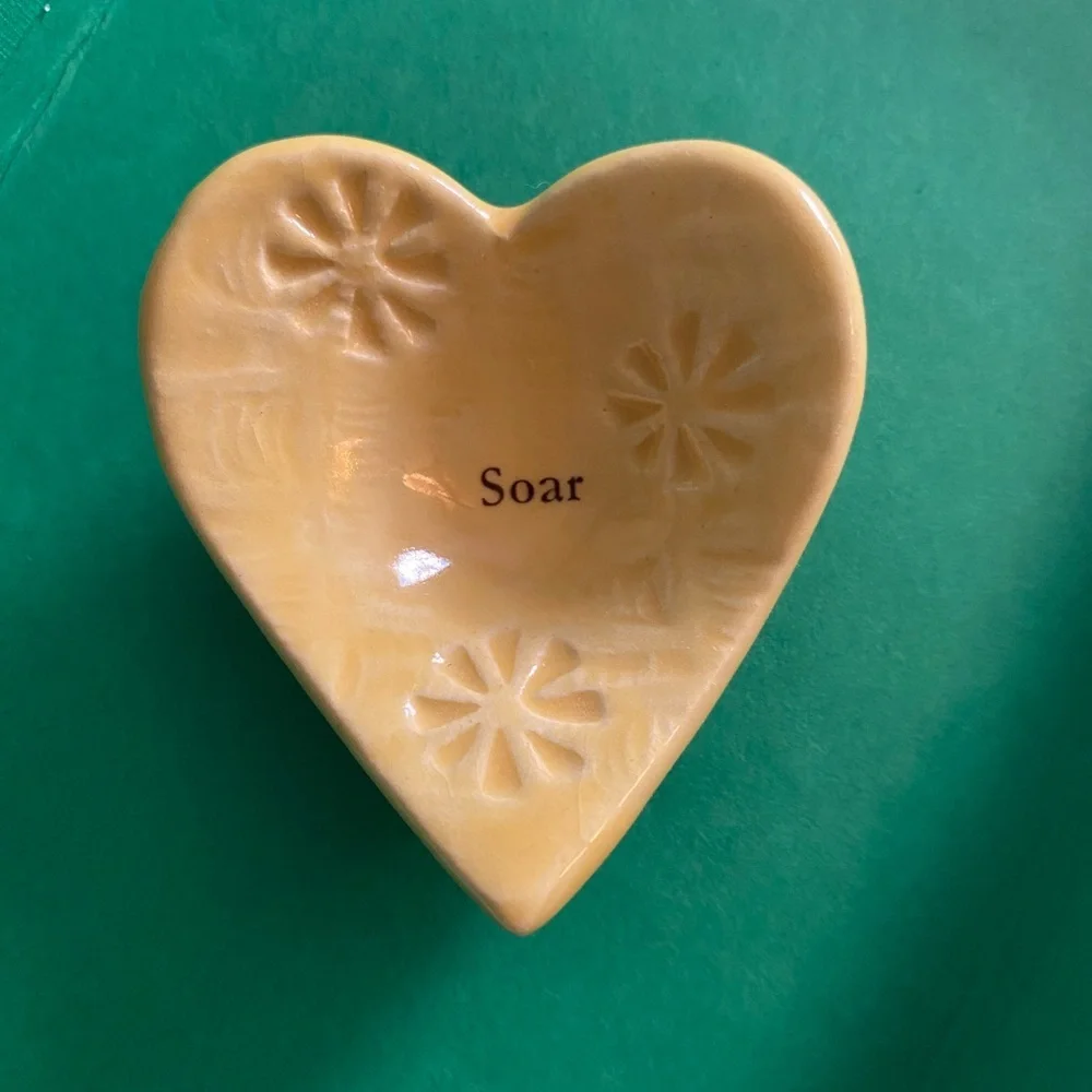 Yellow Heart-Shaped Jewelry Organizer with Elegant Design